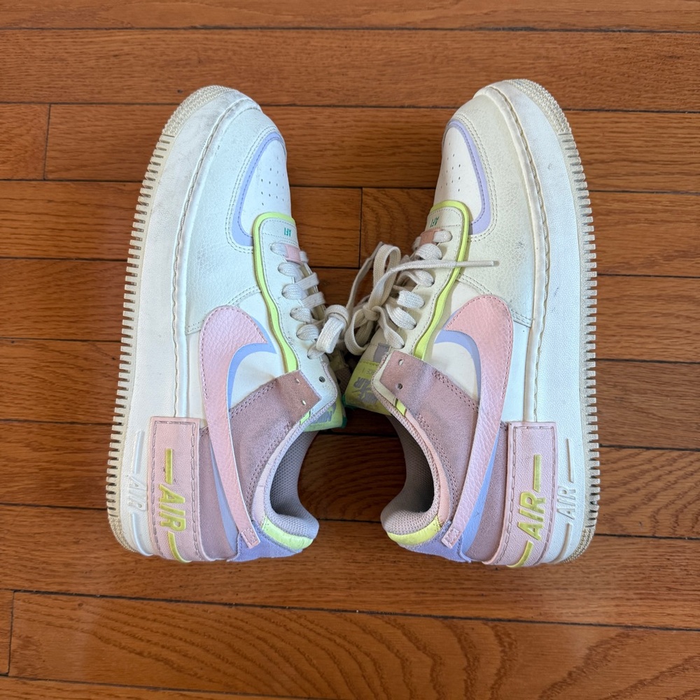 Nike Sneakers in Pastel Pink and Blue